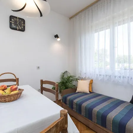 Kate - 100 M From Apartment Malinska